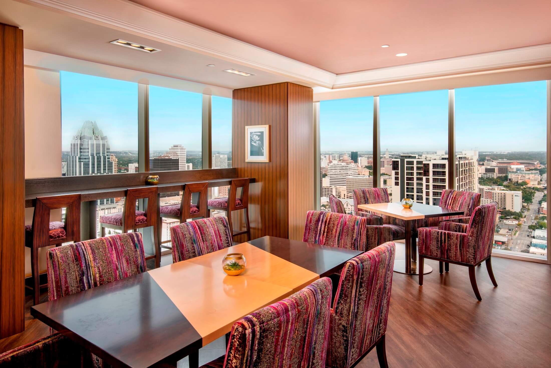 Fairmont Gold - table and chairs at sunset